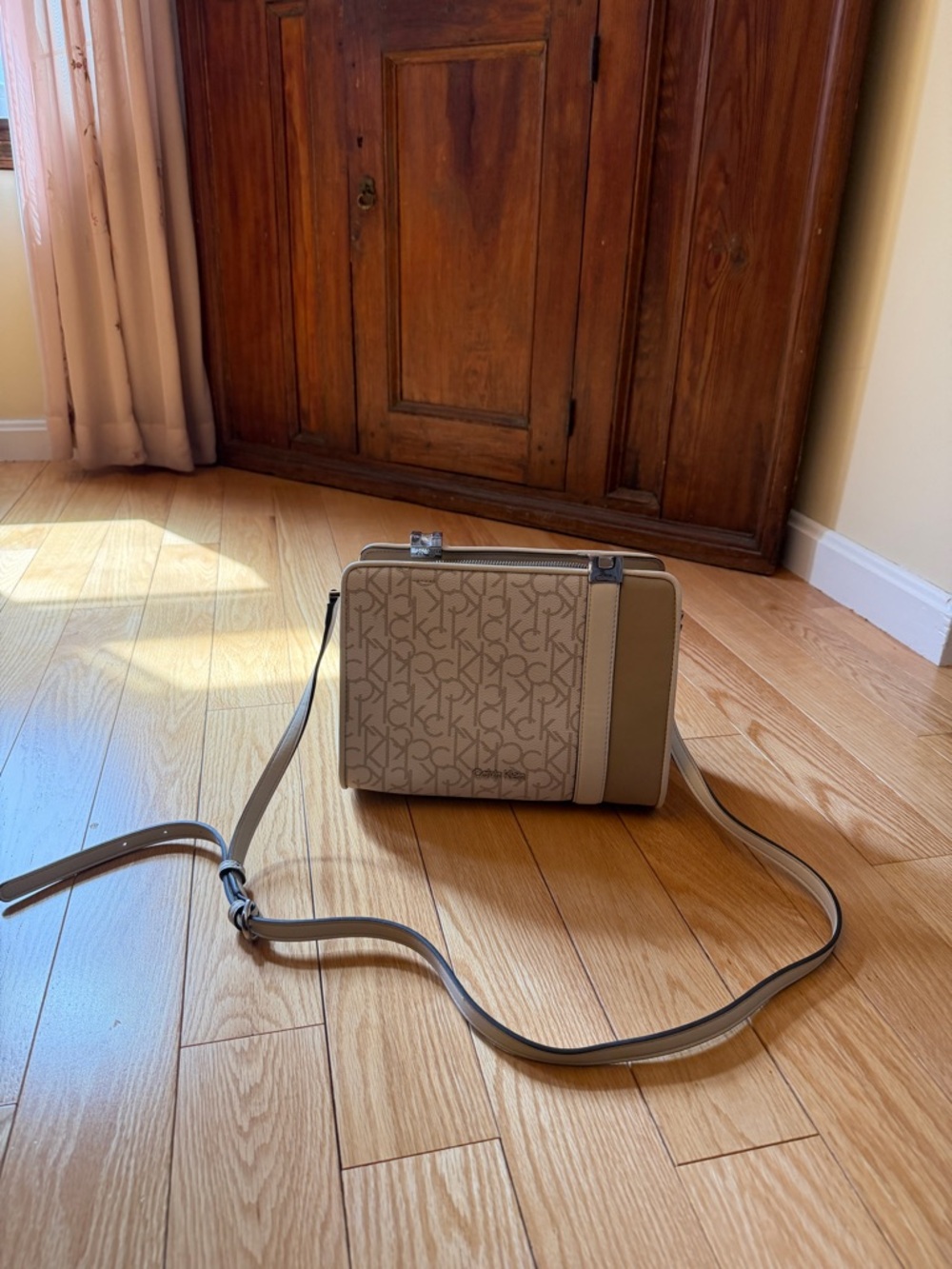 Calvin Klein white and beige medium Crossbody